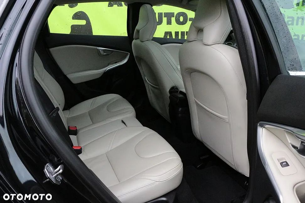 Volvo V40 D4 Summum - 24