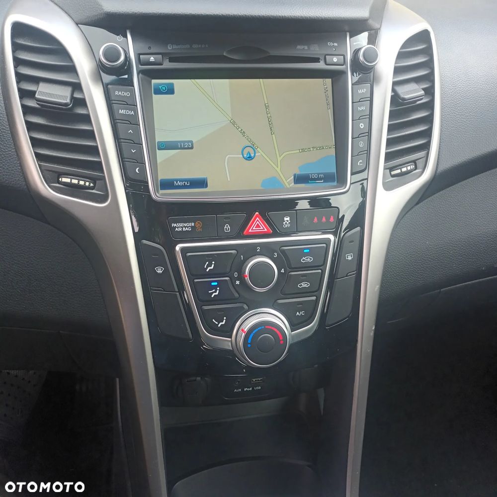 Hyundai i30 blue 1.6 CRDi Trend - 12
