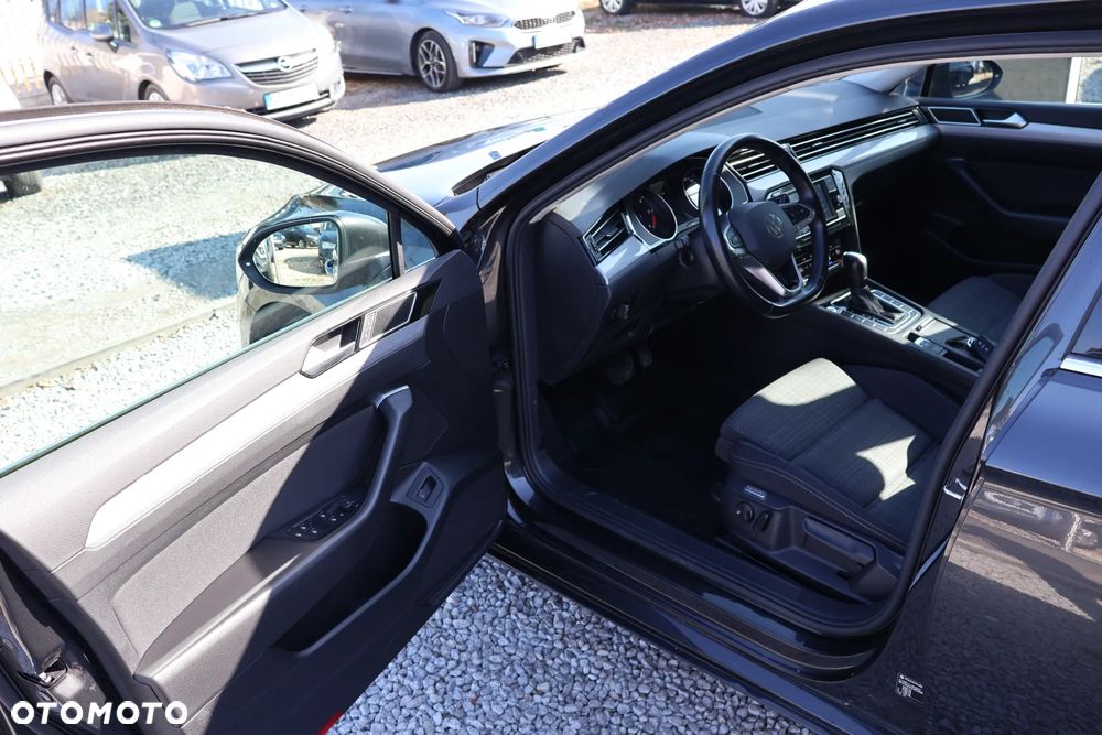 Volkswagen Passat Variant 2.0 TDI EVO Elegance DSG - 11