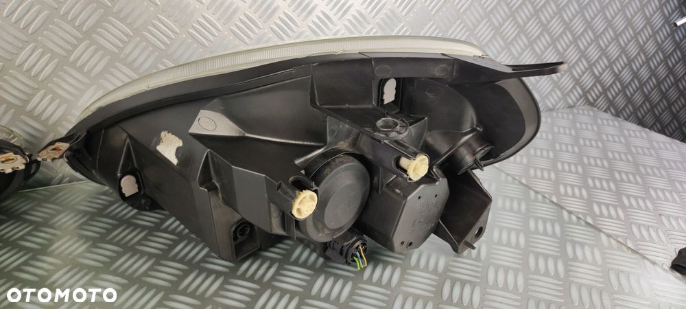 reflektor lampa prawy prawa lewa lewy przód przednia FIAT GRANDE PUNTO EURO - 9