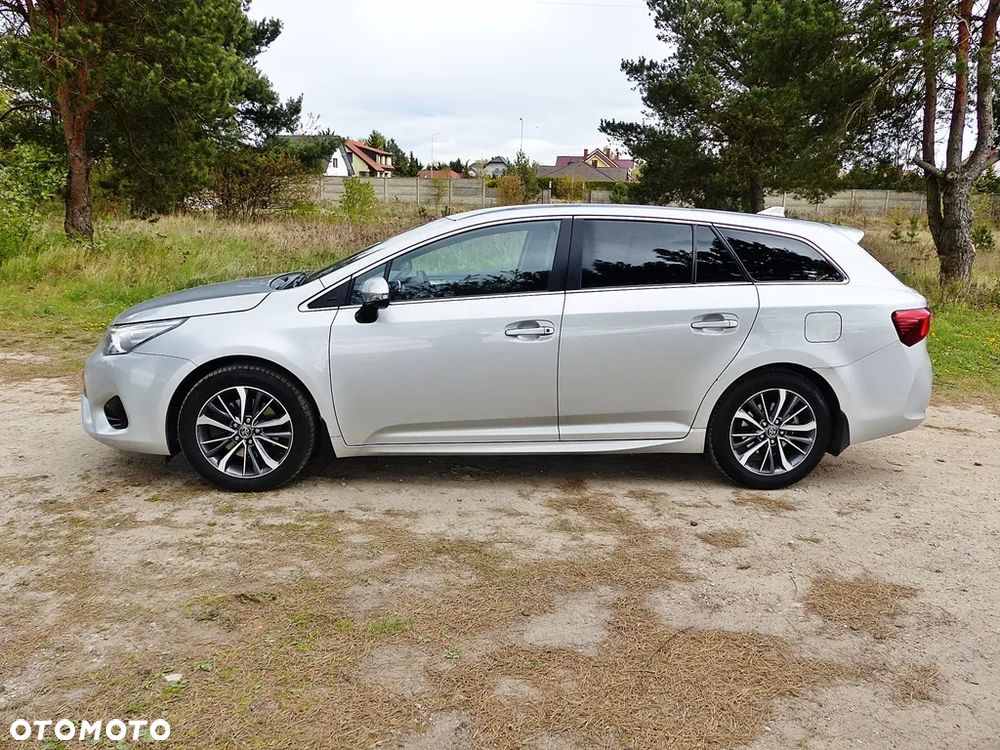 Toyota Avensis 2.0 D-4D Premium - 13
