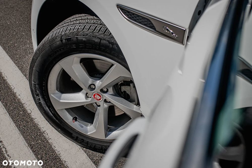 Jaguar F-Pace 2.0 P250 mHEV AWD R-Dynamic S - 10