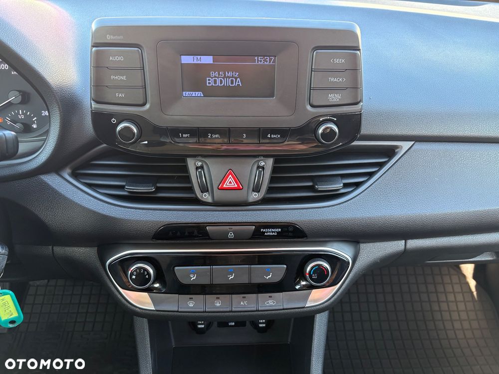 Hyundai i30 1.5 DPI Classic + - 16