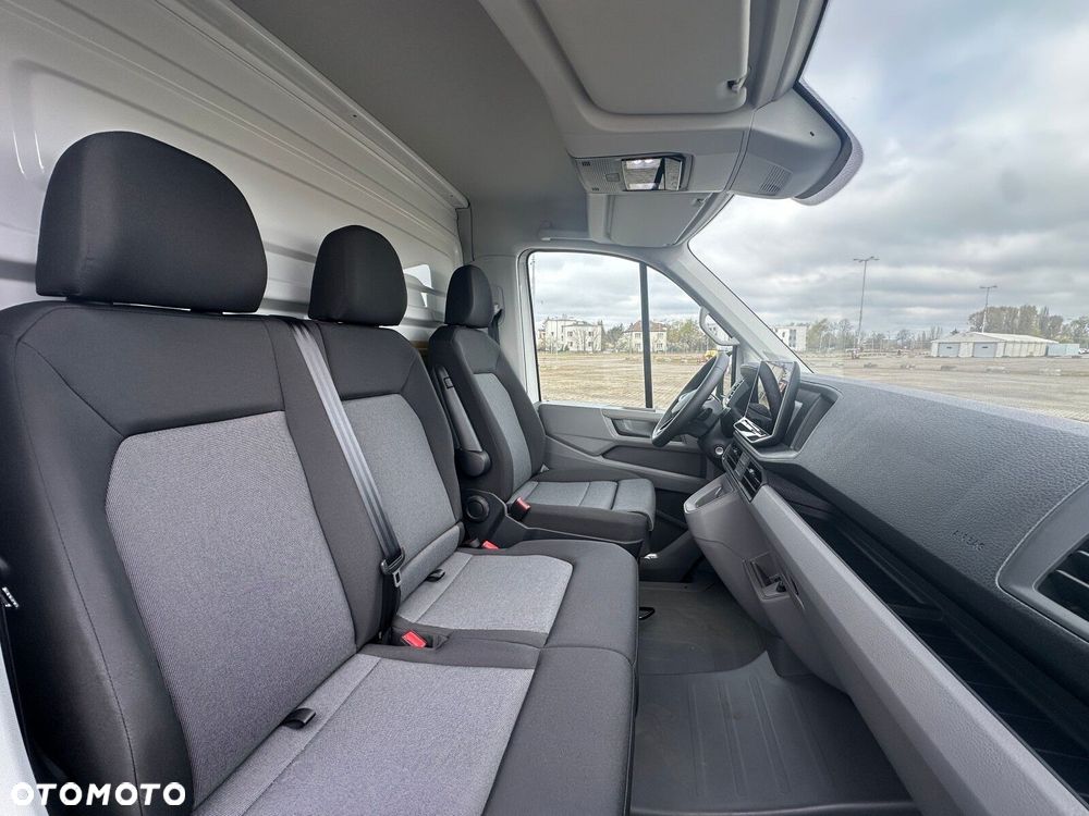 Volkswagen Crafter Crafter 35 Podwozie z pojedynczą kabiną silnik: 2,0 l EURO VI SCR 163 KM / skrzynia biegów: Przedni napęd automatyczna 8-biegowa rozstaw osi: 4490 mm - 10