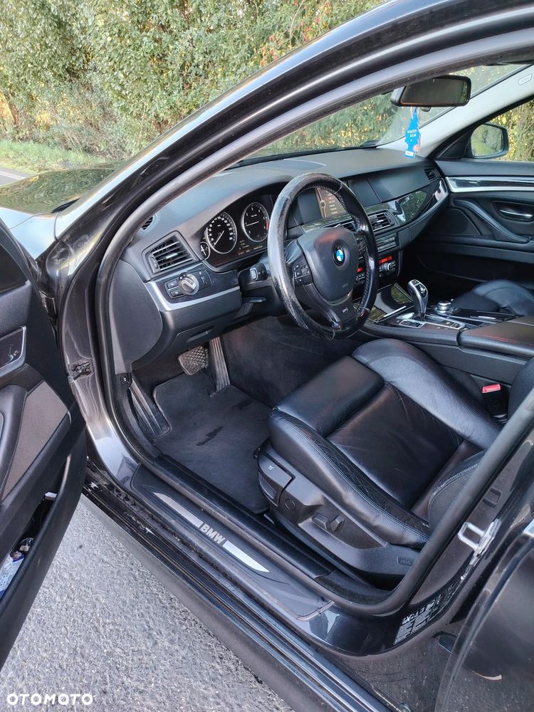 BMW Seria 5 525d xDrive - 12