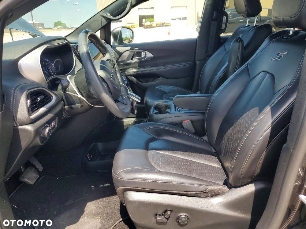 Chrysler Pacifica - 8