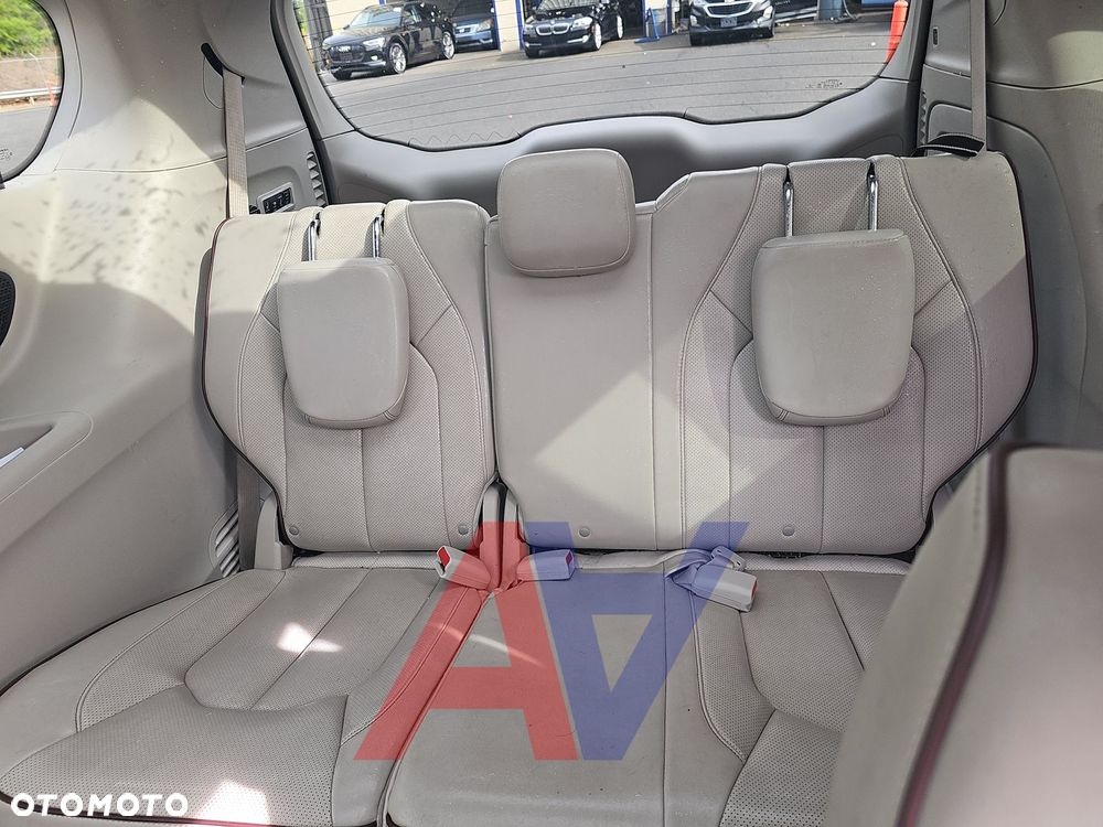 Chrysler Pacifica - 15