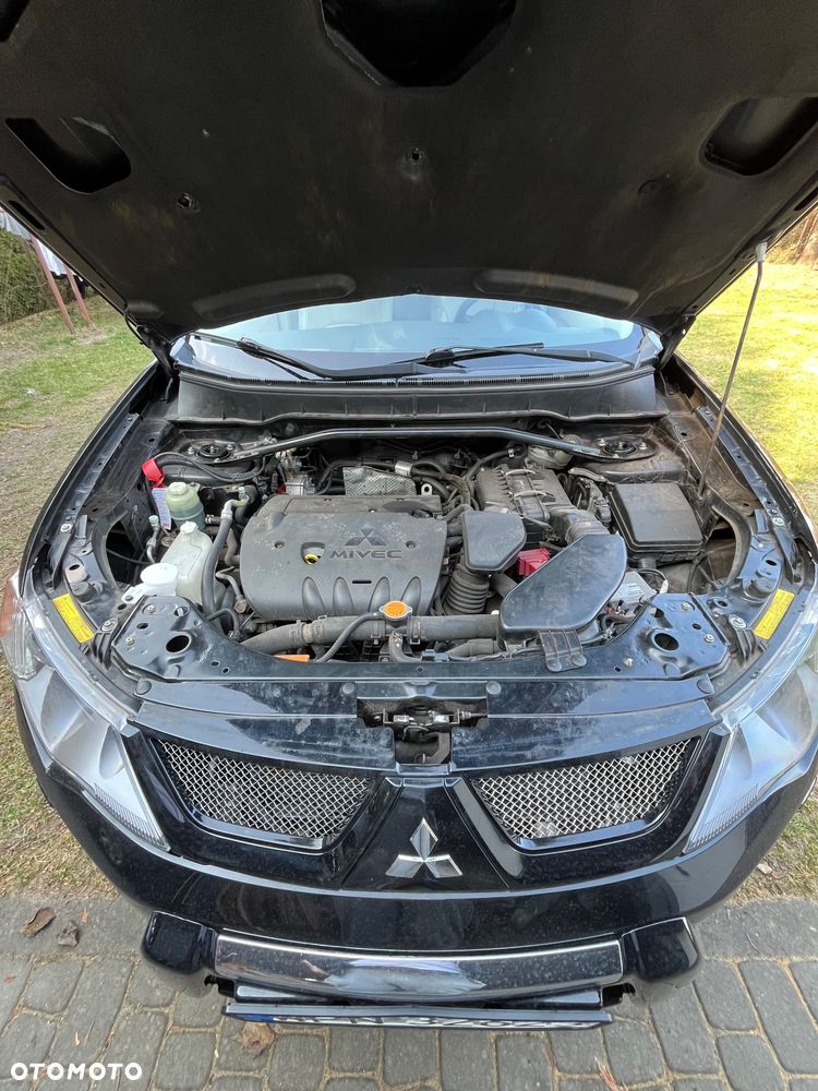 Mitsubishi Outlander 2.4 4WD CVT Intense - 23