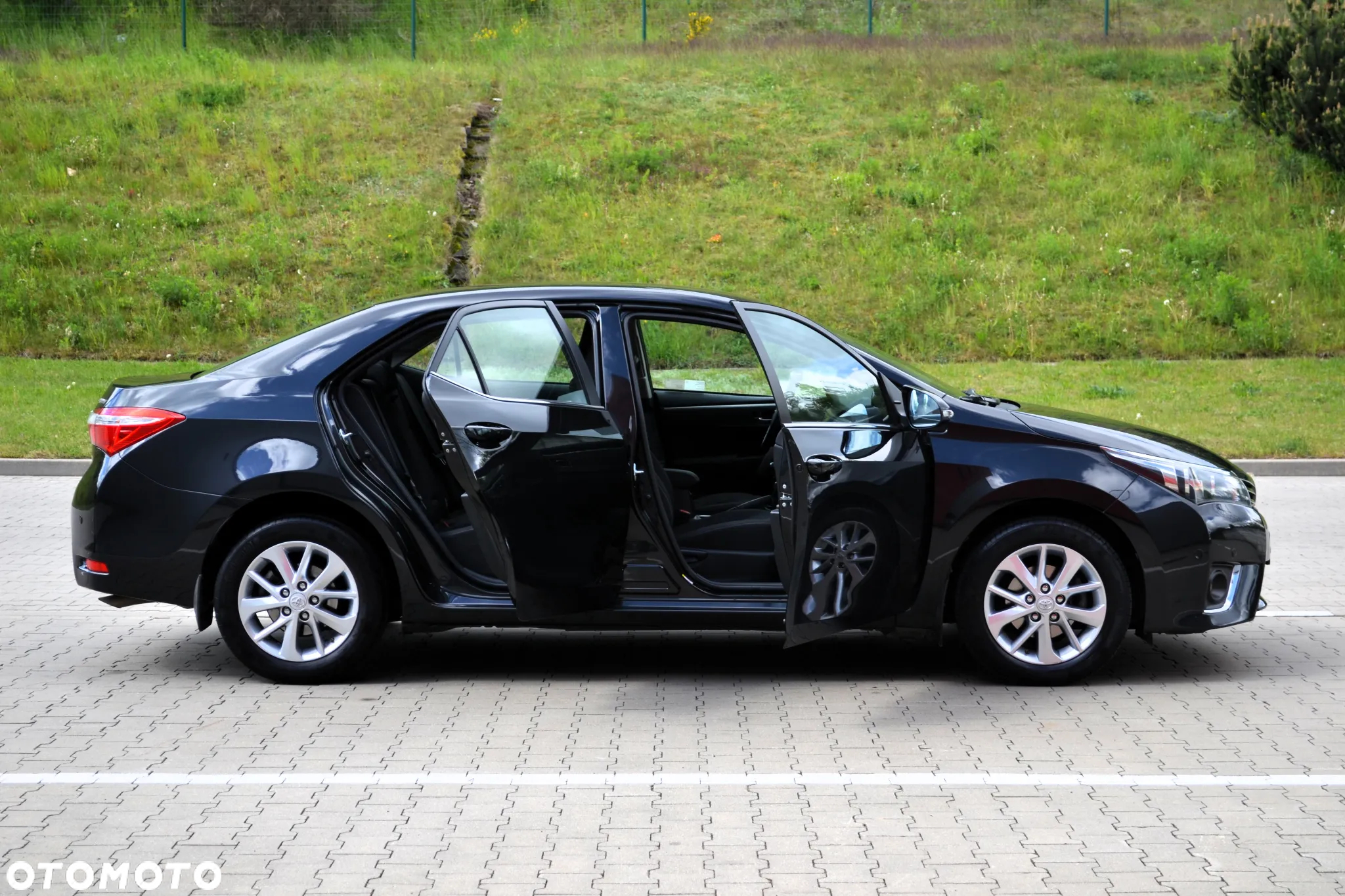 Toyota Corolla 1.6 Premium + - 29