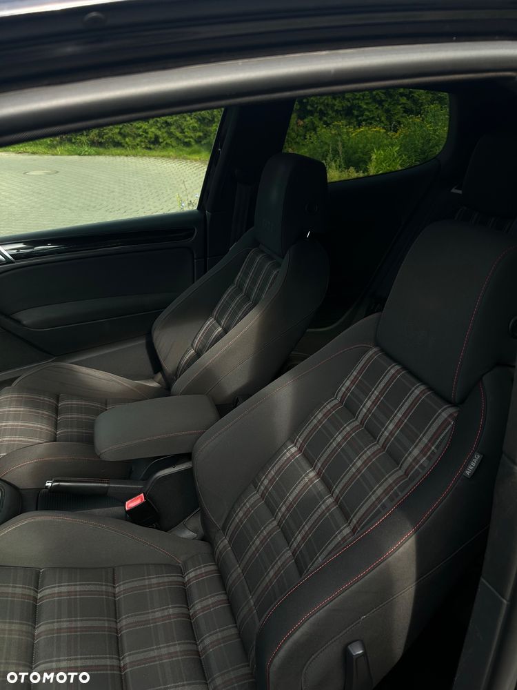 Volkswagen Golf - 15