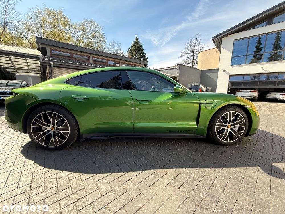 Porsche Taycan - 10