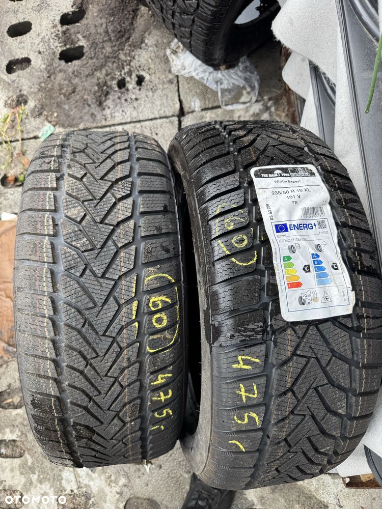 Nowe opony zimowe 235/50/18 Uniroyal 2 sztuki 25r