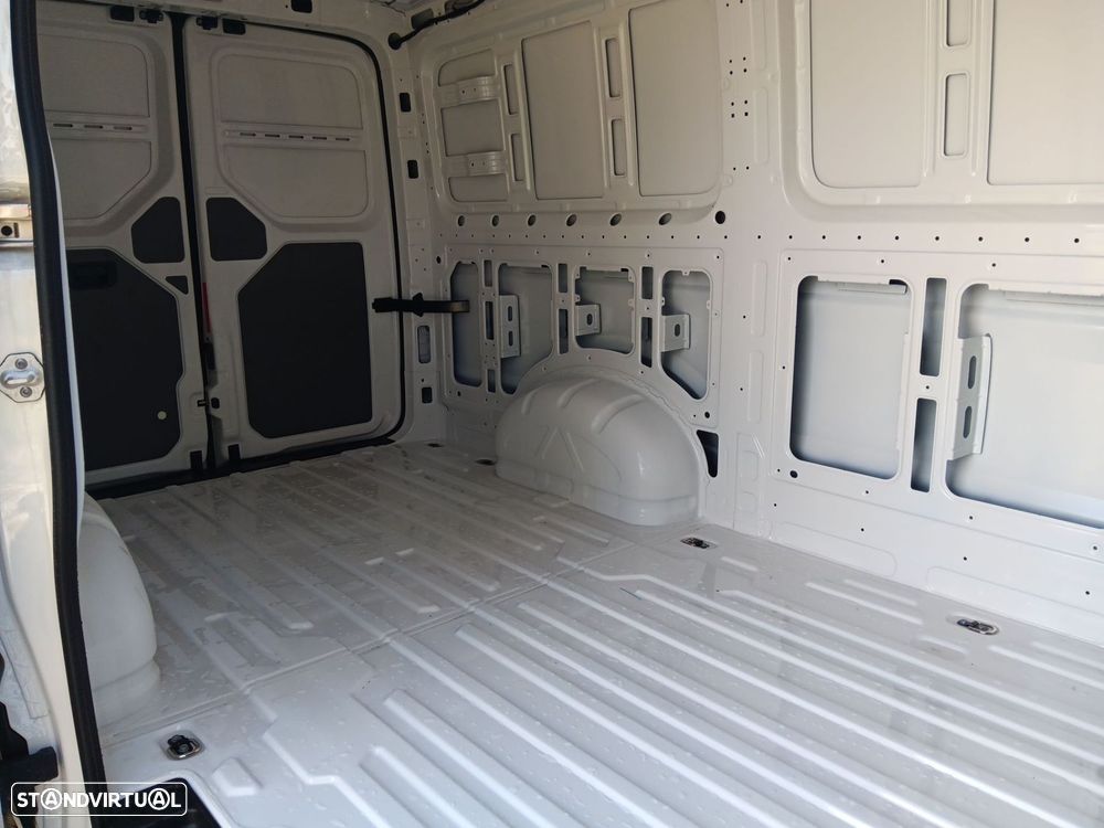 VW Crafter 35 CCb Simp L3 2.0TDI Tras - 12