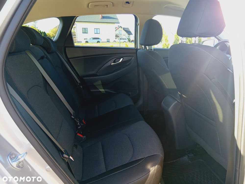 Hyundai i30 1.6 D Comfort - 38