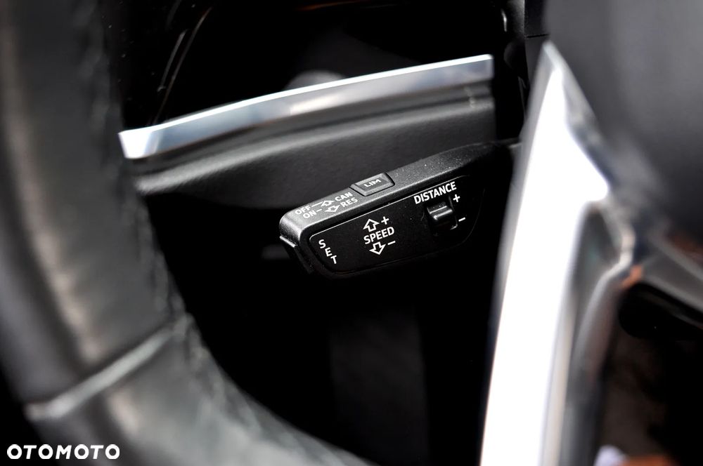 Audi Q3 Sportback 35 TDI quattro S tronic S line - 32