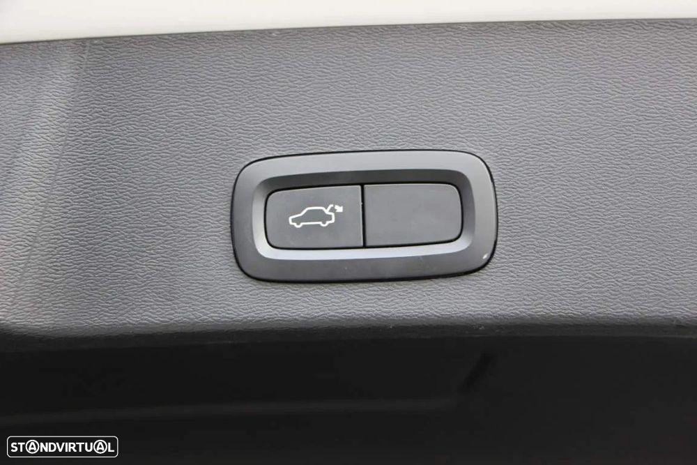 Volvo XC 40 2.0 D3 Momentum Plus - 23