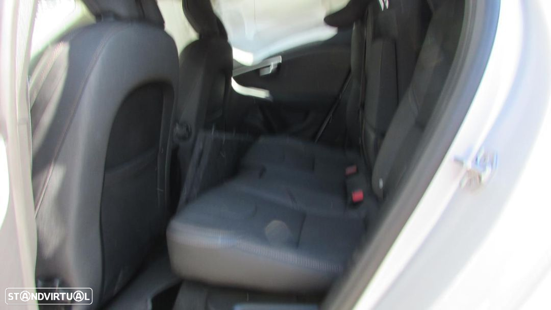 Volvo V40 2.0 D2 (120cv) de 2019 - Peças Usadas (7092) - 7
