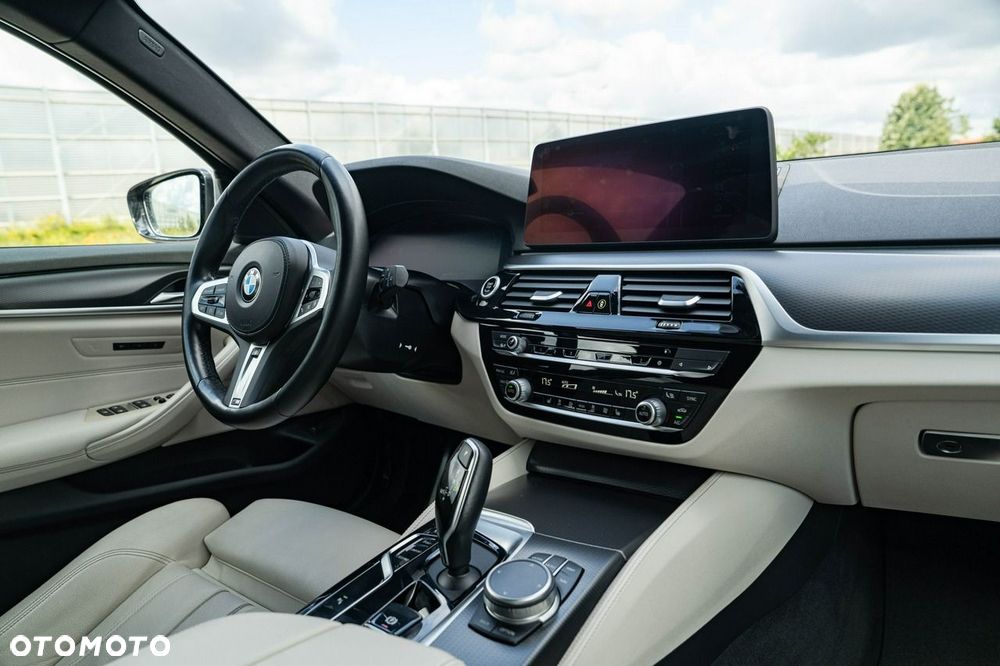 BMW Seria 5 530i xDrive mHEV M Sport sport - 24