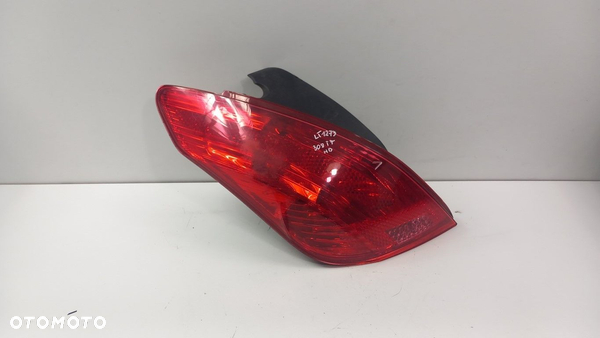 PEUGEOT 308 T7 HB LAMPA TYŁ LEWY