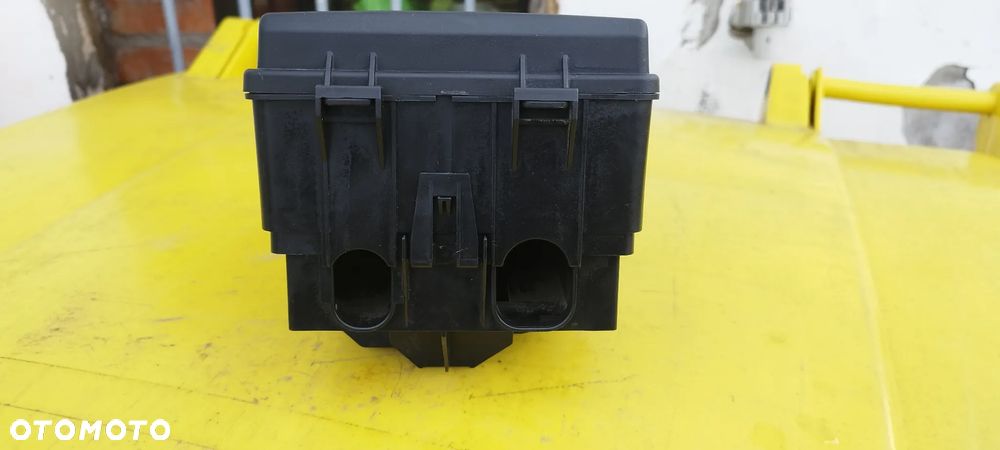 Opel Corsa E skrzynka bezpieczników kpl. 39068006 - 3