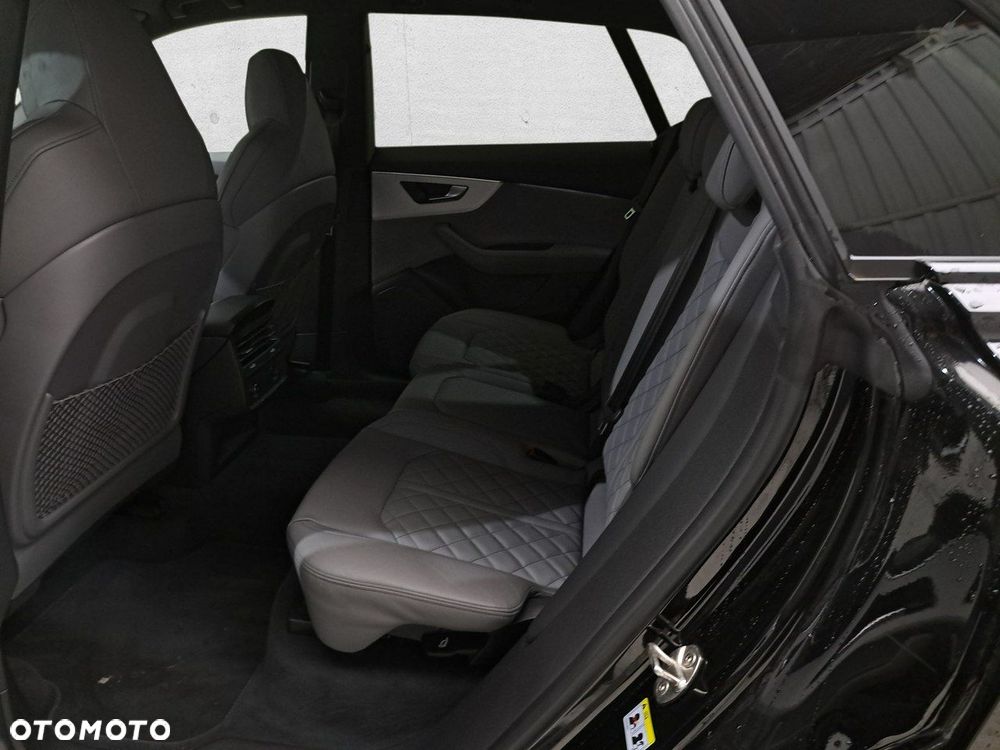 Audi Q8 - 12