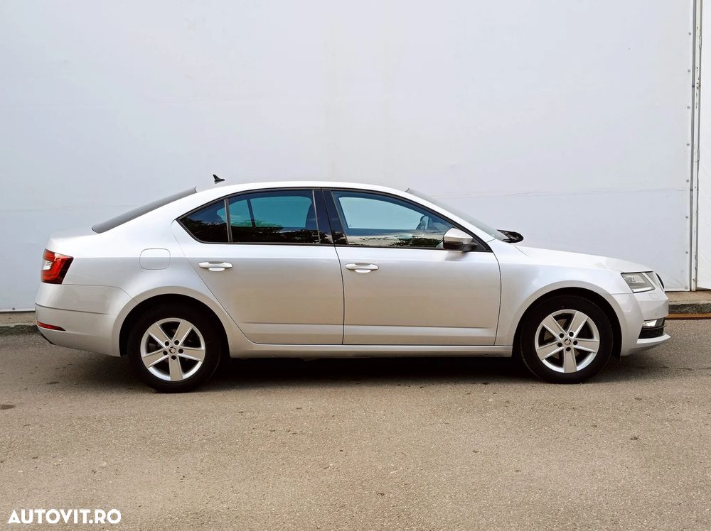 Skoda Octavia 2.0 TDI DSG Ambition - 10