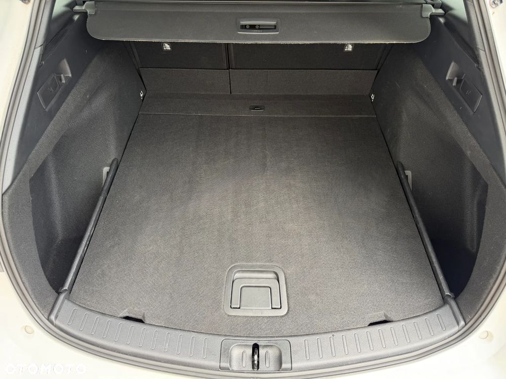 Toyota Corolla 1.8 Hybrid Style - 36