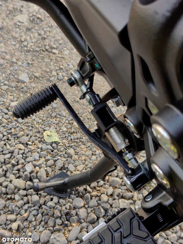 QJMOTOR SRT900SX - 12