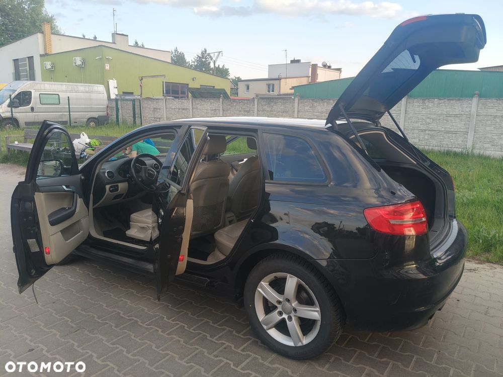 Audi A3 Sportback 1.4 TFSI S line Sportpaket - 4