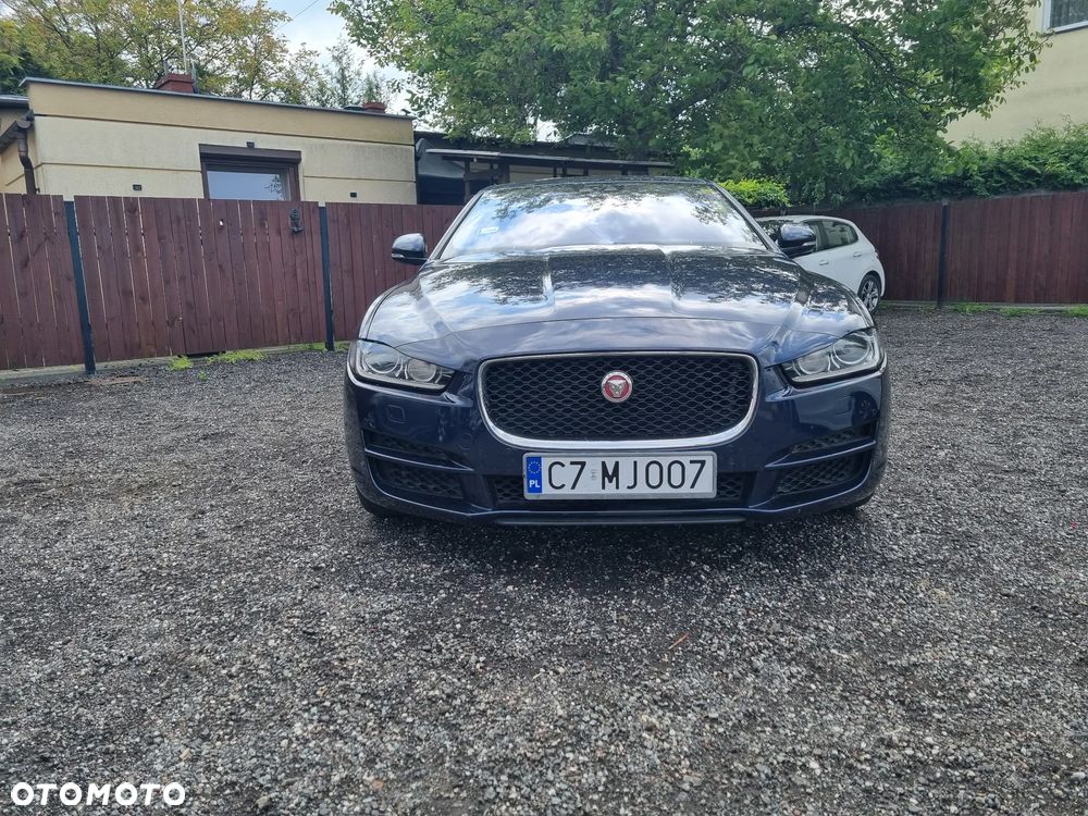 Jaguar XE 2.0 D AWD Portfolio - 1