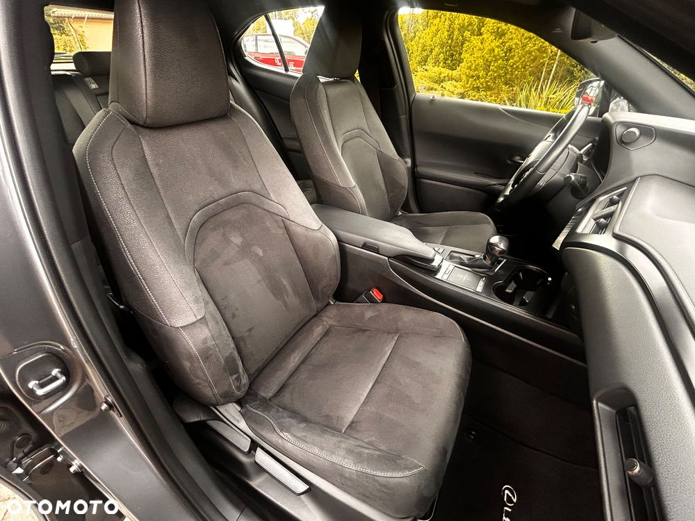 Lexus UX 250h (E-FOUR) Executive Line - 29