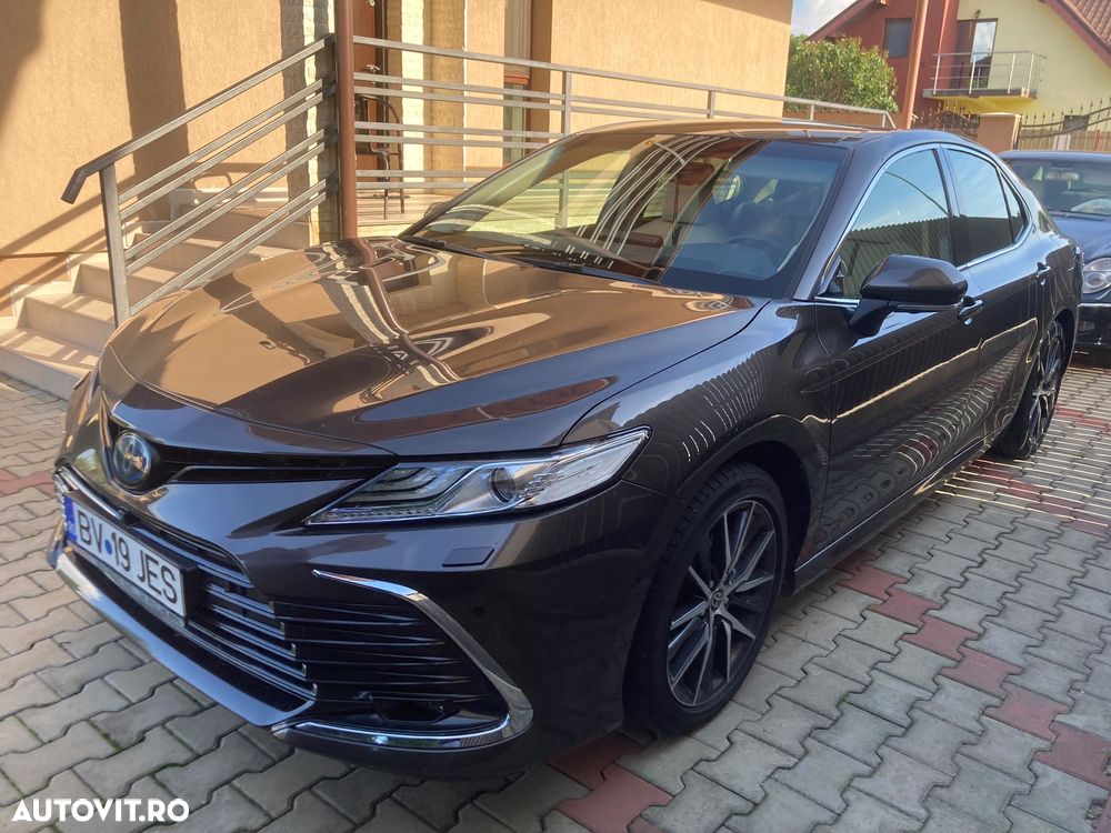 Toyota Camry Luxury - 2