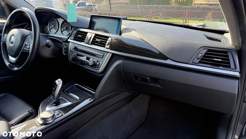 BMW Seria 3 320d xDrive Luxury Line - 28