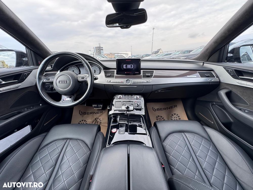 Audi S8 - 24