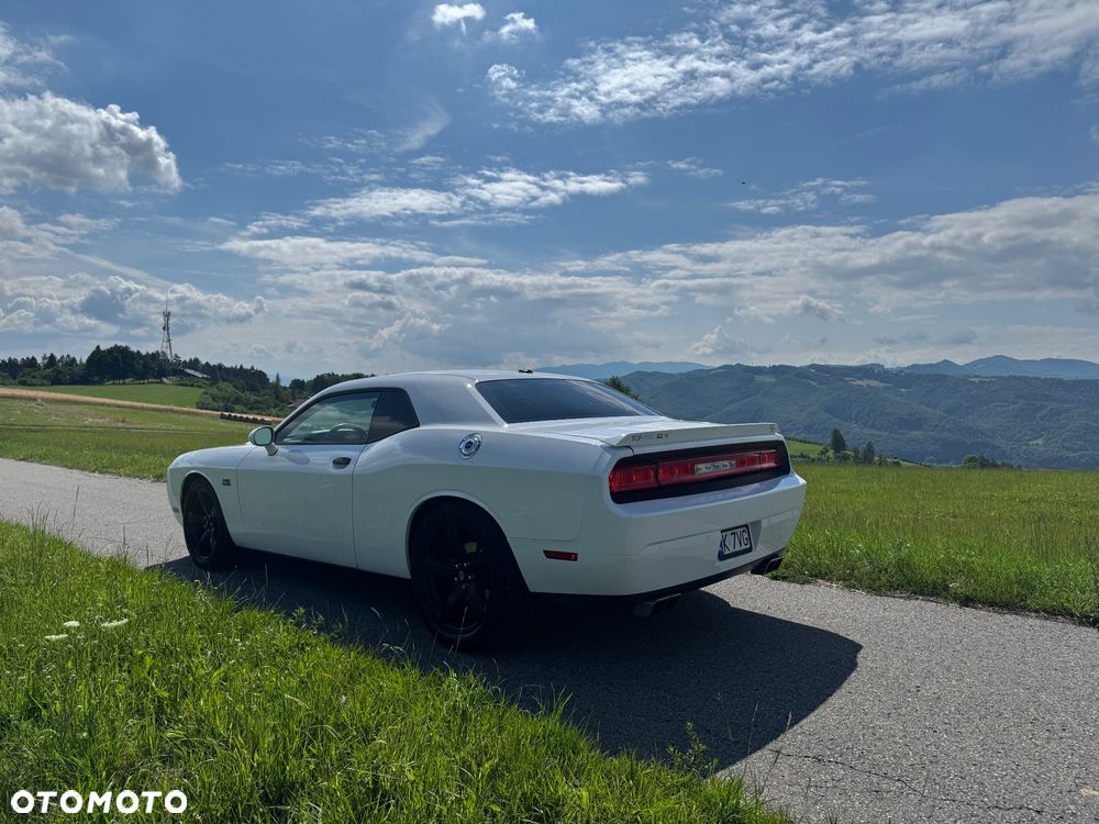 Dodge Challenger - 8