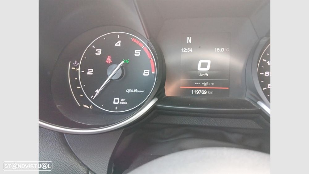 Alfa Romeo Giulia 2.2 D Super - 23