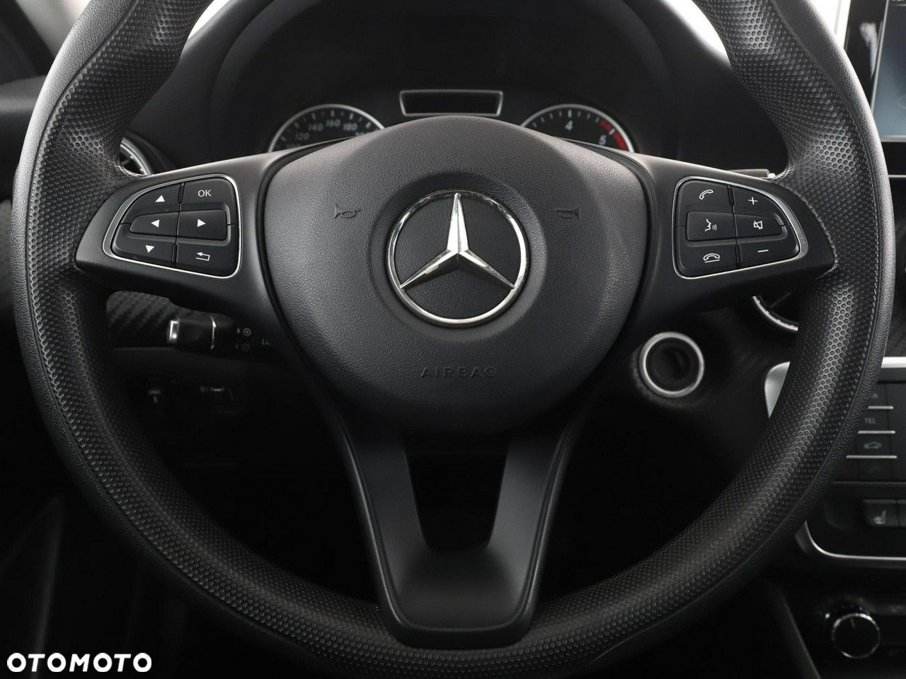 Mercedes-Benz GLA 180 d 7G-DCT - 22