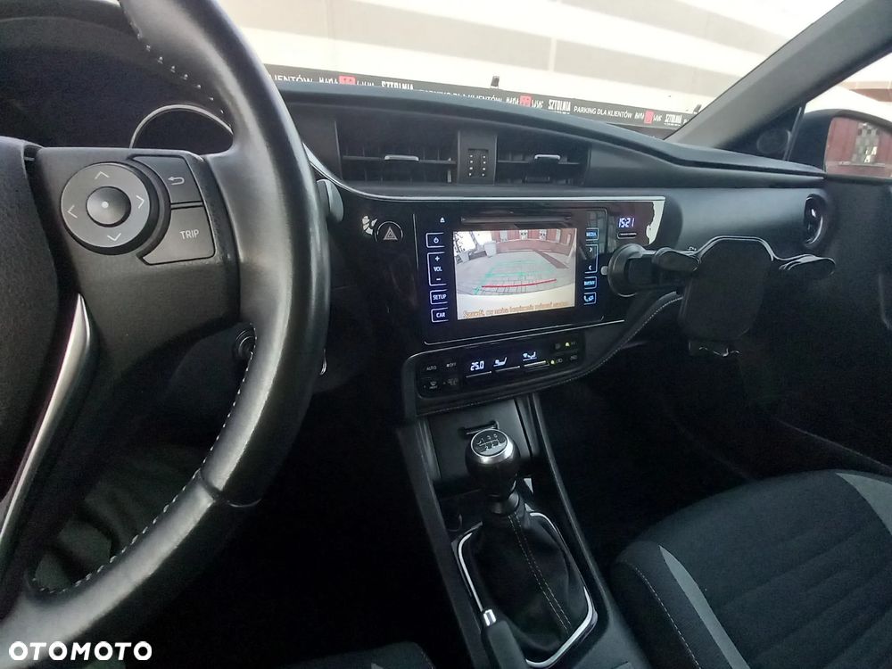 Toyota Auris 1.6 Premium Comfort - 5