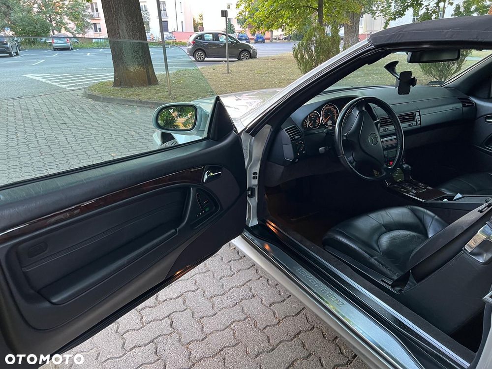 Mercedes-Benz SL - 24