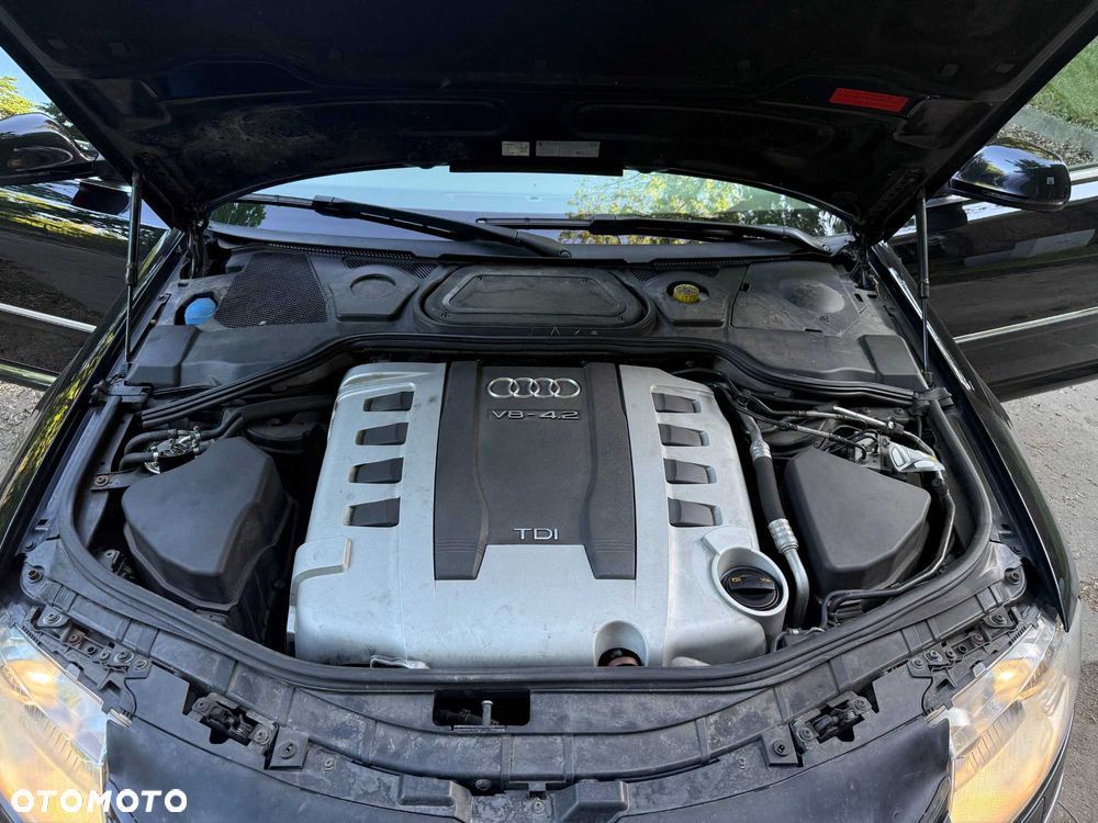 Audi A8 - 8