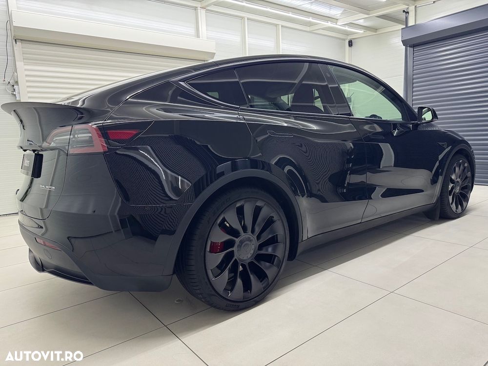 Tesla Model Y Performance Dual Motor AWD - 3