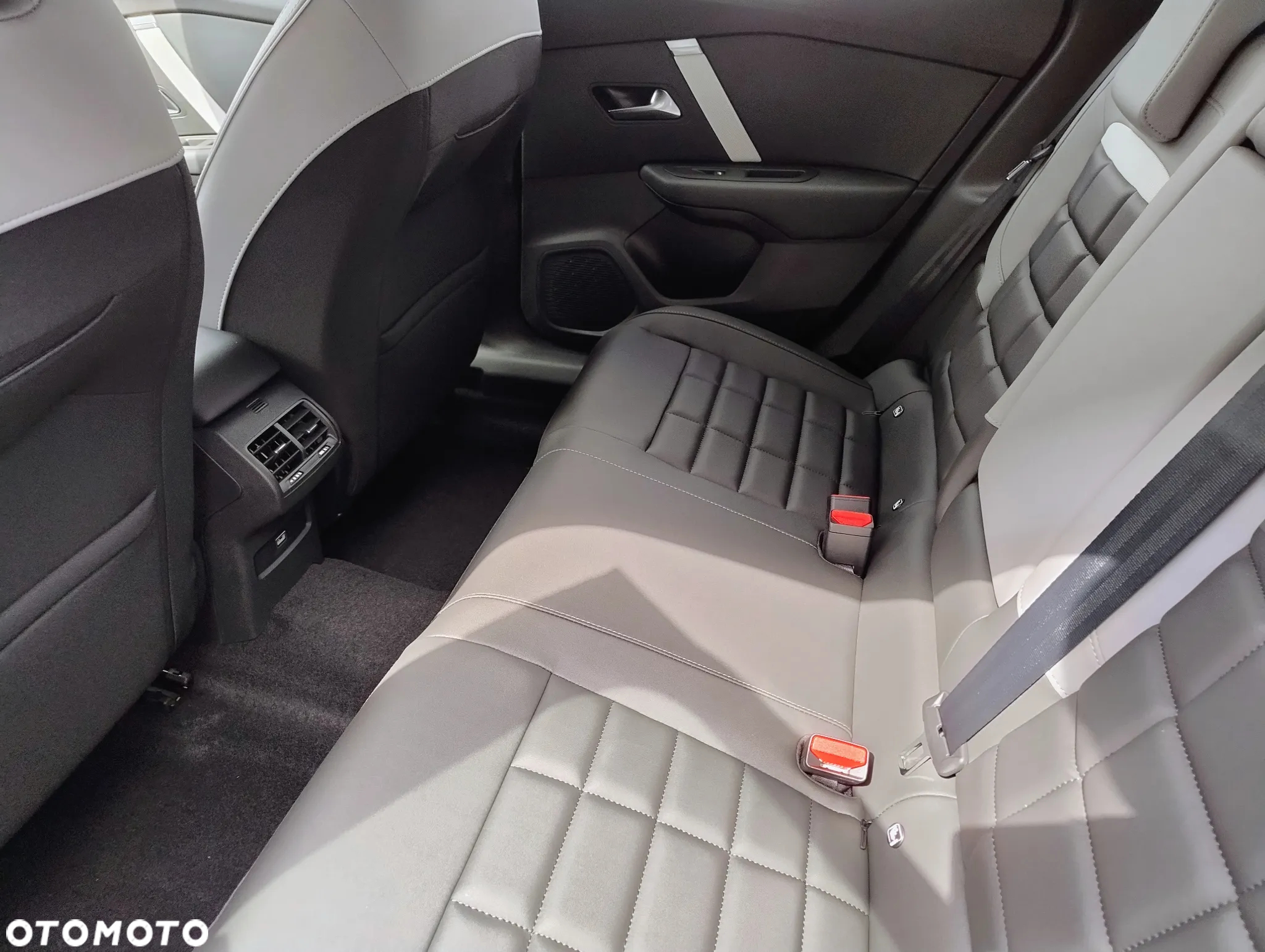 Citroën C4 1.2 PureTech Max S&S EAT8 - 19
