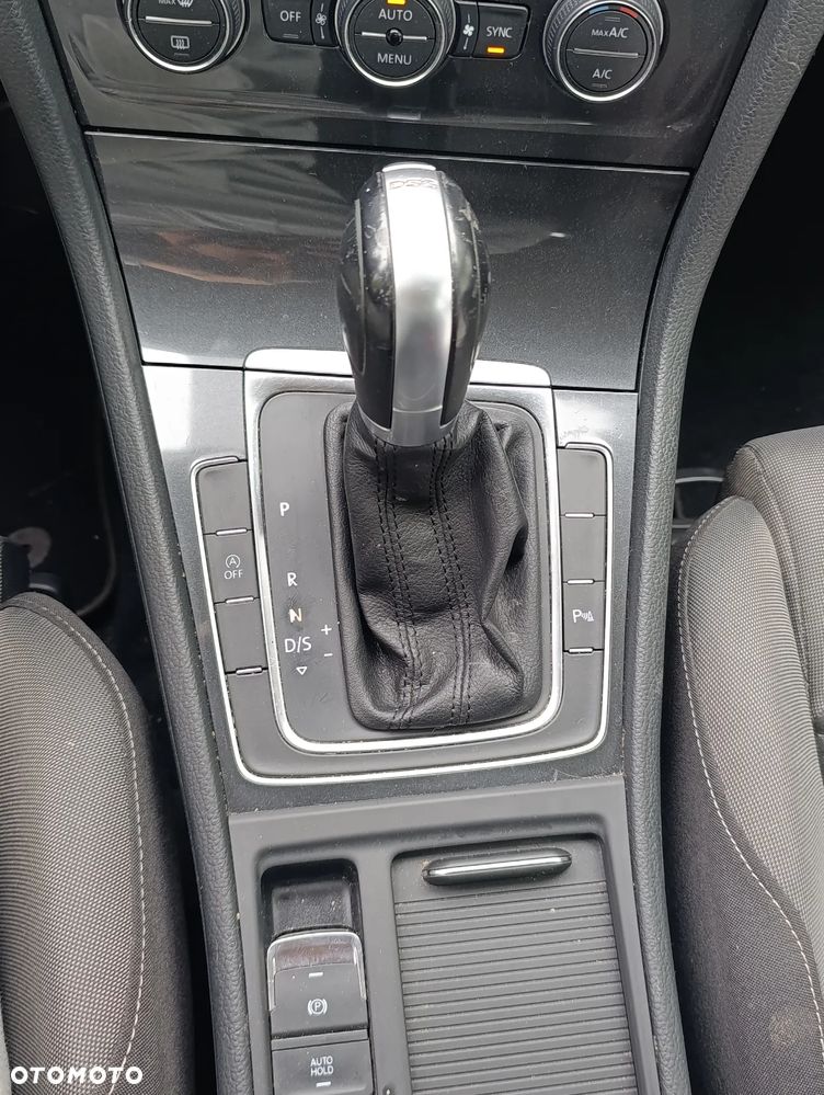 Volkswagen Golf 1.6 TDI SCR DSG Comfortline - 12