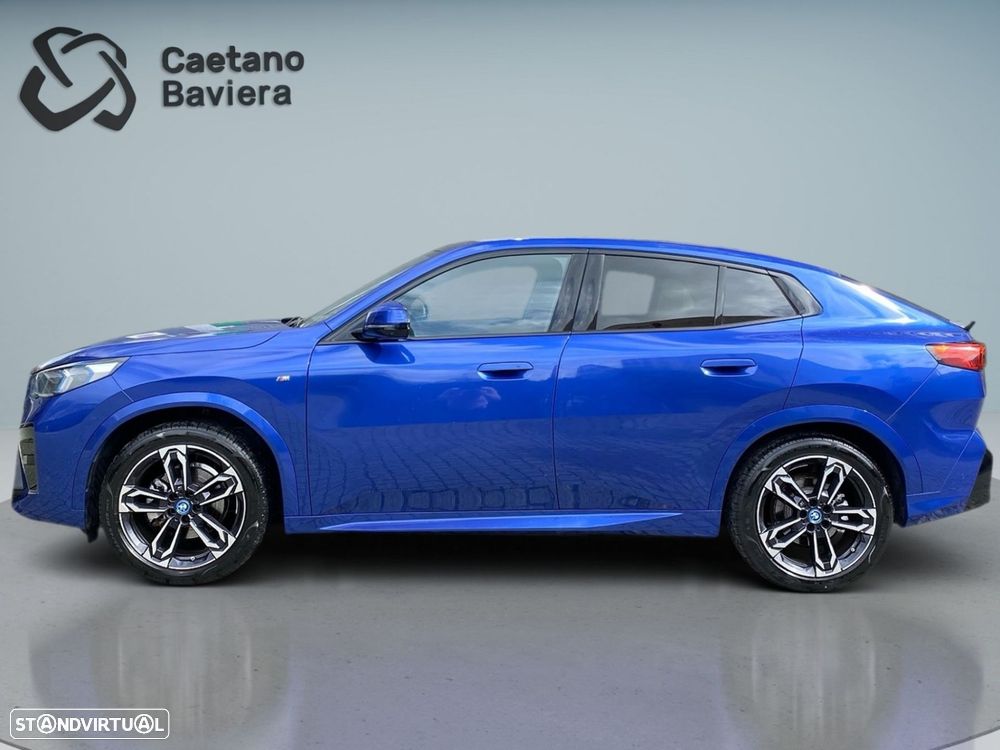 BMW iX2 eDrive20 Pack Desportivo M - 17