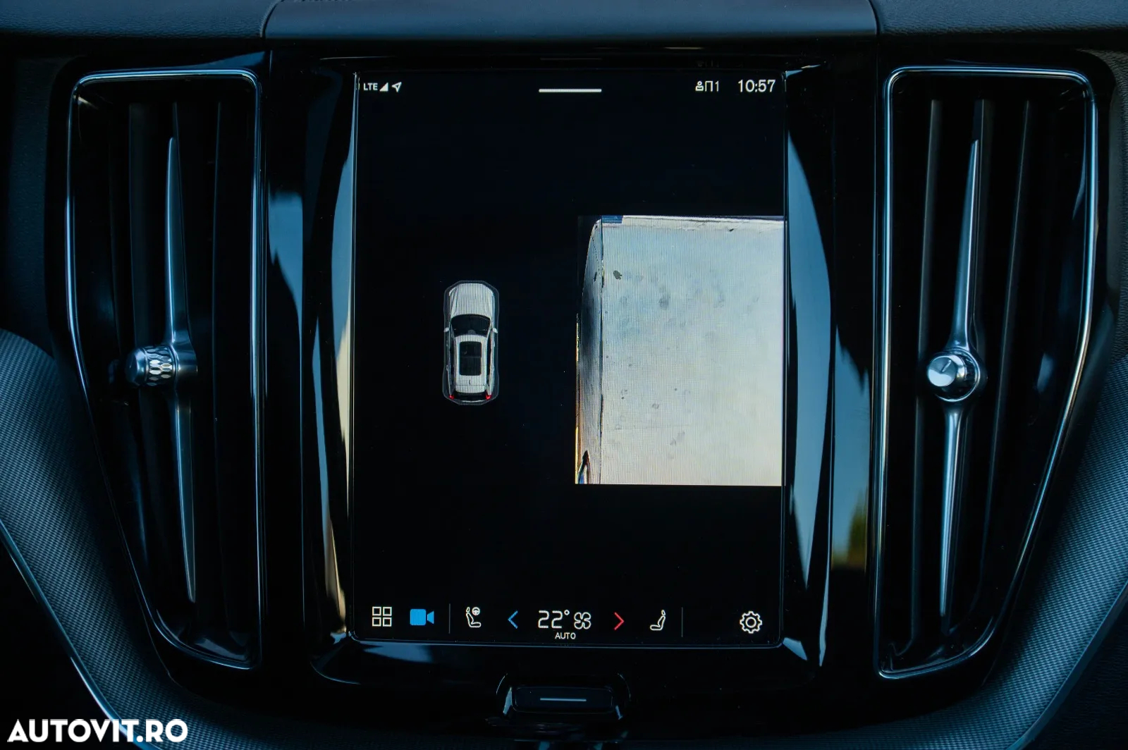 Volvo XC 60 B5 B AWD Plus Black Edition - 31