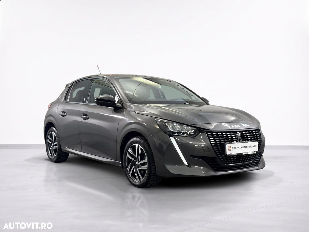 Peugeot 208 - 8