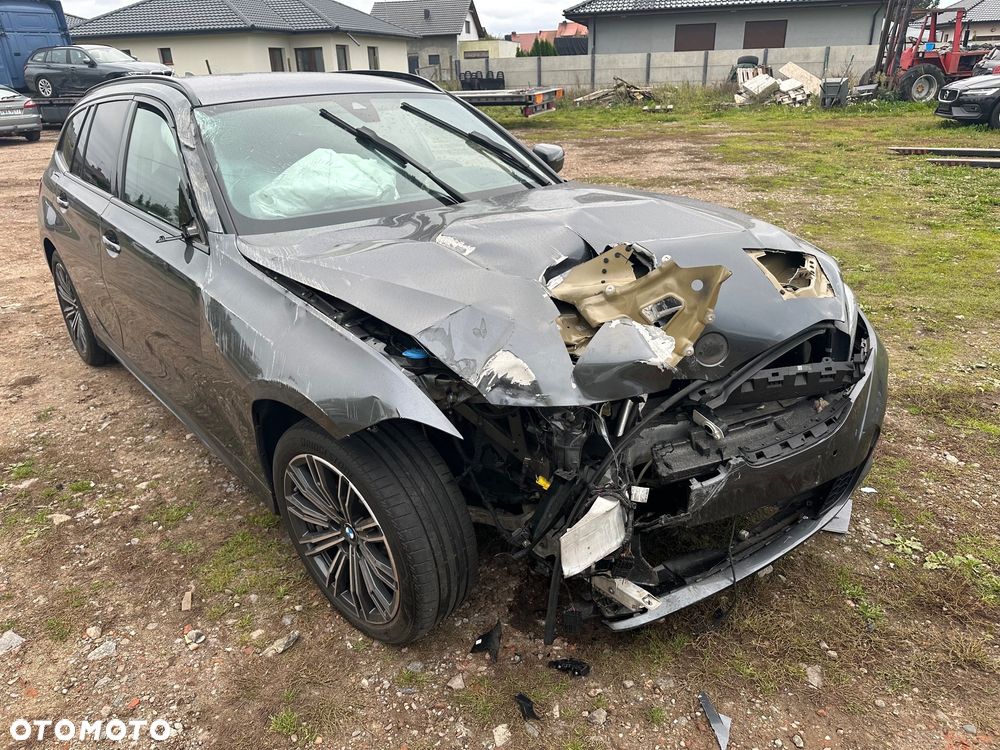 BMW Seria 3 330e PHEV M Sport - 12