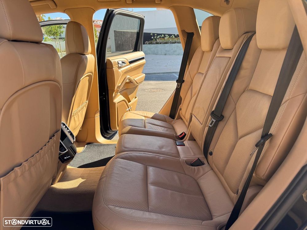 Porsche Cayenne - 15