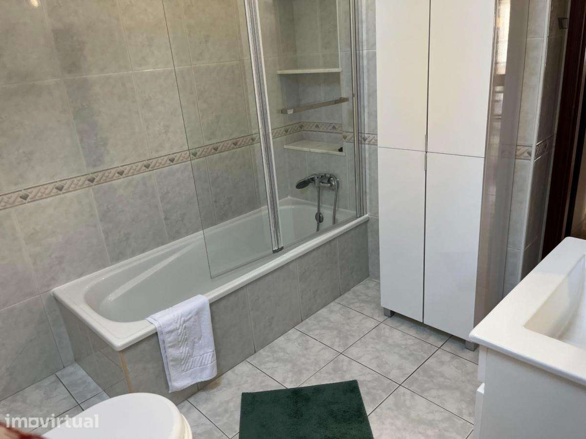Quarto - localizado em Leiria - Grande imagem: 5/18