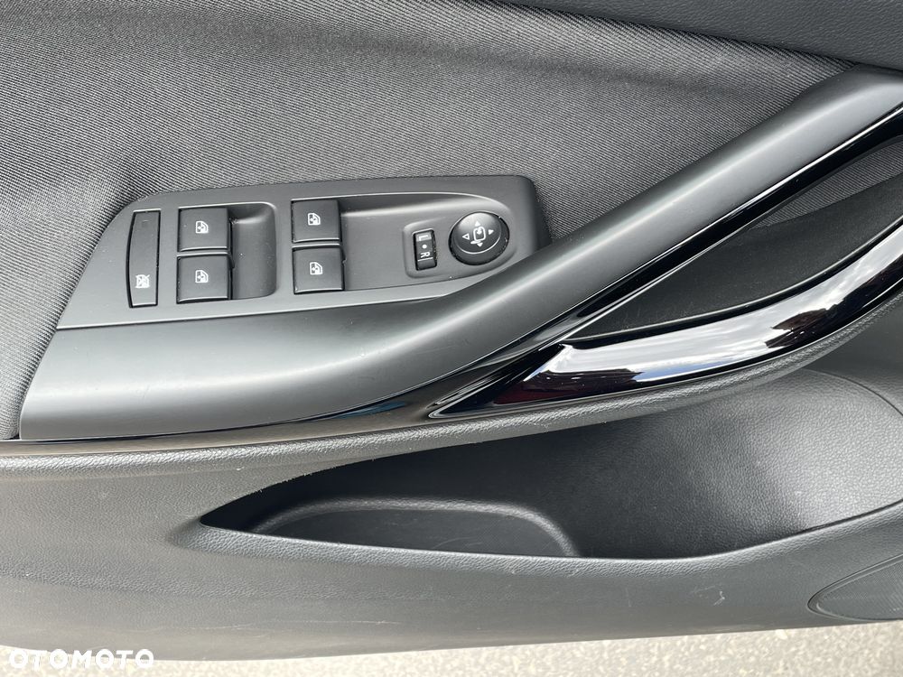 Opel Astra 1.4 T Dynamic S&S - 29